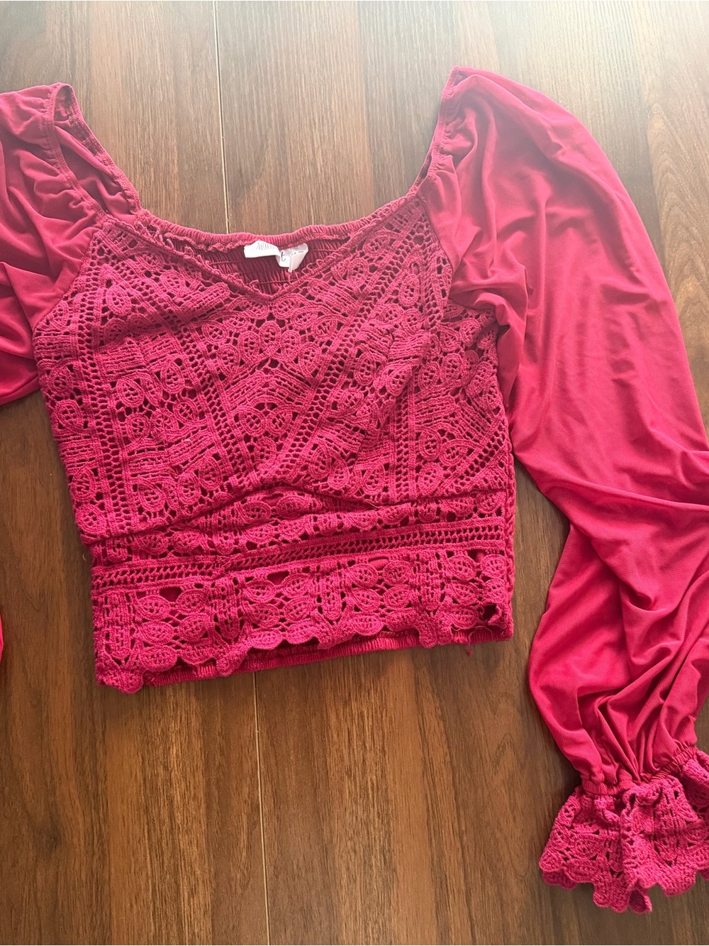 Buckle Fuchsia Crochet Puff-Sleeve Crop Top